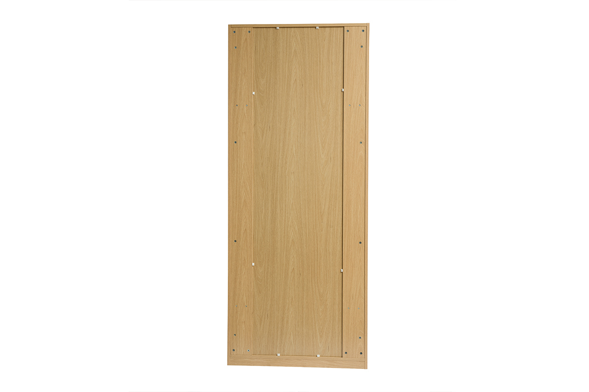 Arri�re d'une porte d'armoire en bois ch�ne, vue de dos.