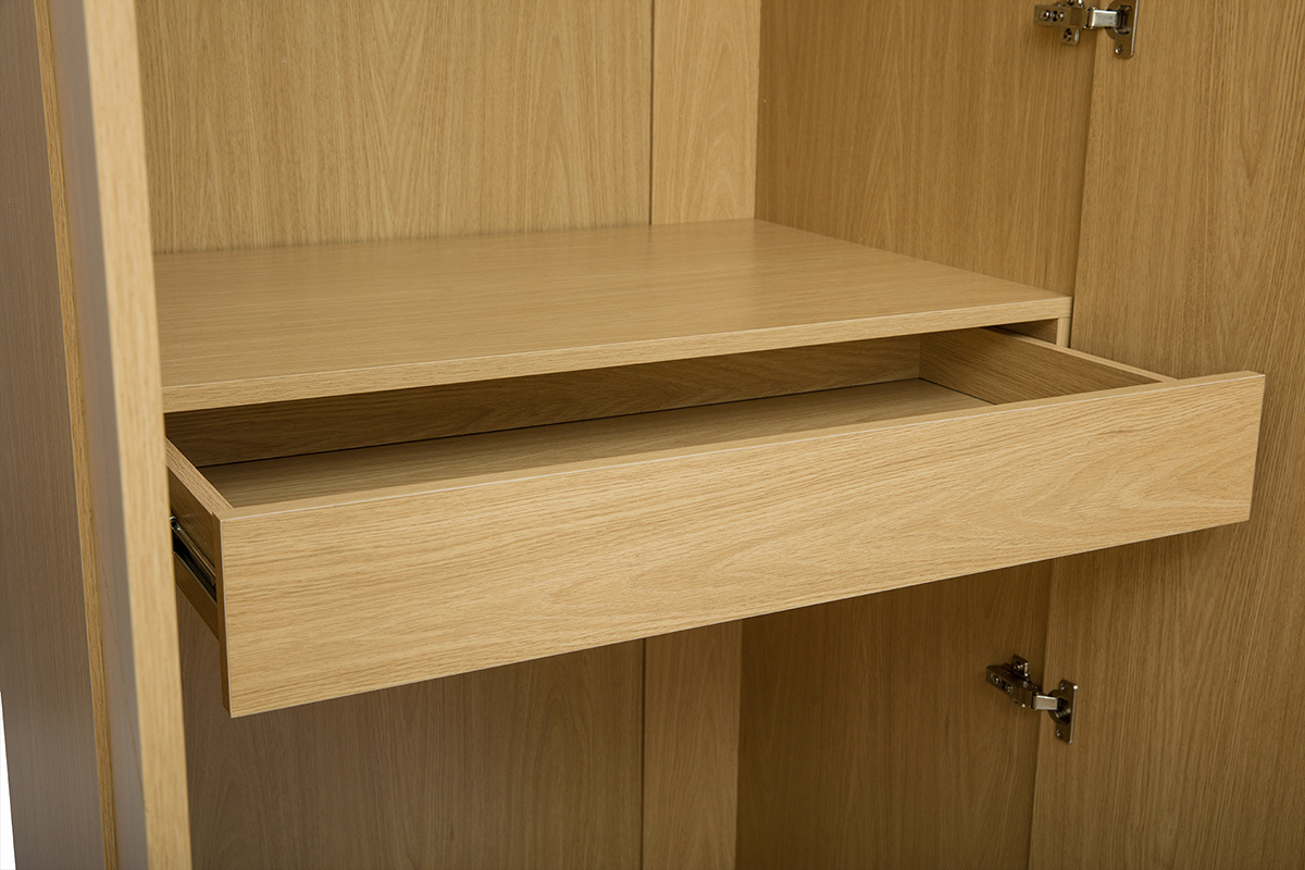 Vue int�rieure de l'armoire GARENCE avec tiroir ouvert, finition bois ch�ne.