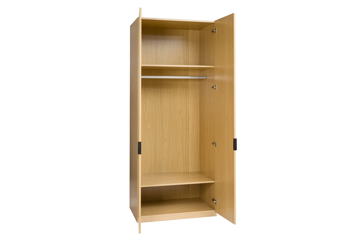 Armoire dressing ouverte en bois ch�ne avec �tag�res et penderie, vue de face.