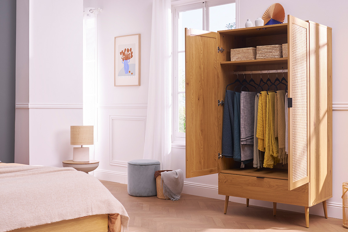 Armoire finition bois clair, cannage en rotin et m�tal noir L100 cm MANILLE