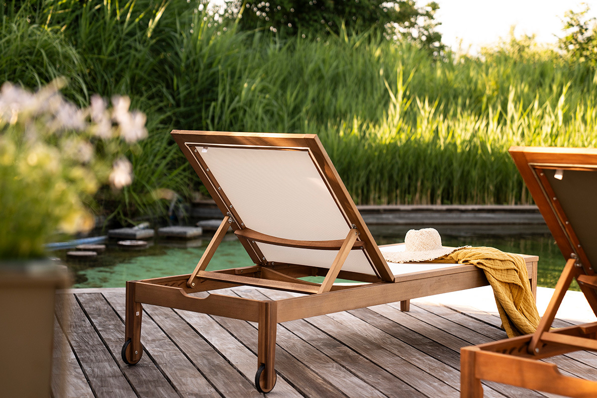 Bain de soleil blanc et bois massif NAVEEN