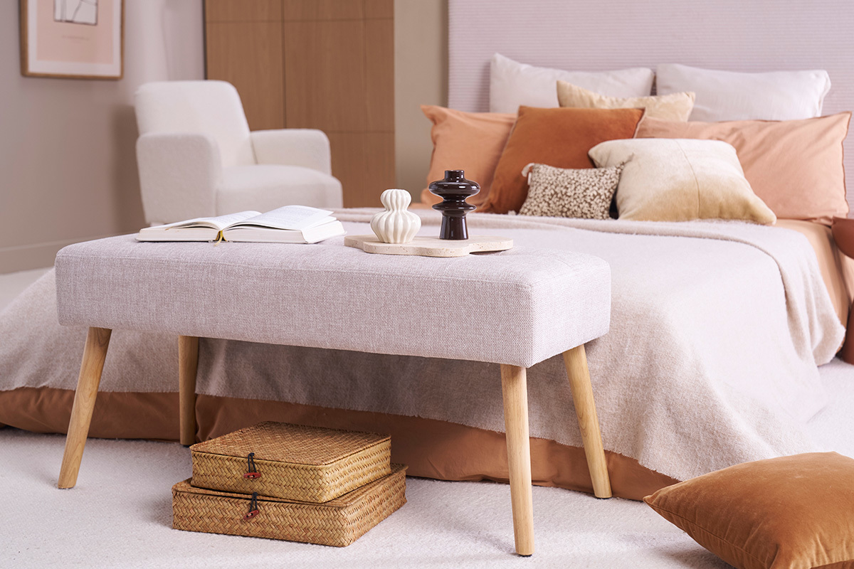 Banc scandinave capitonn� en tissu effet velours textur� beige et bois clair L96 cm GUESTA