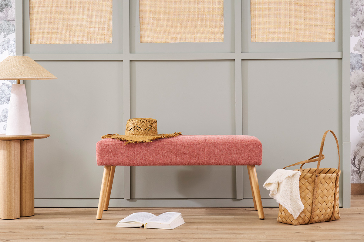 Banc scandinave capitonn� en tissu effet velours textur� terracotta et bois clair L96 cm GUESTA