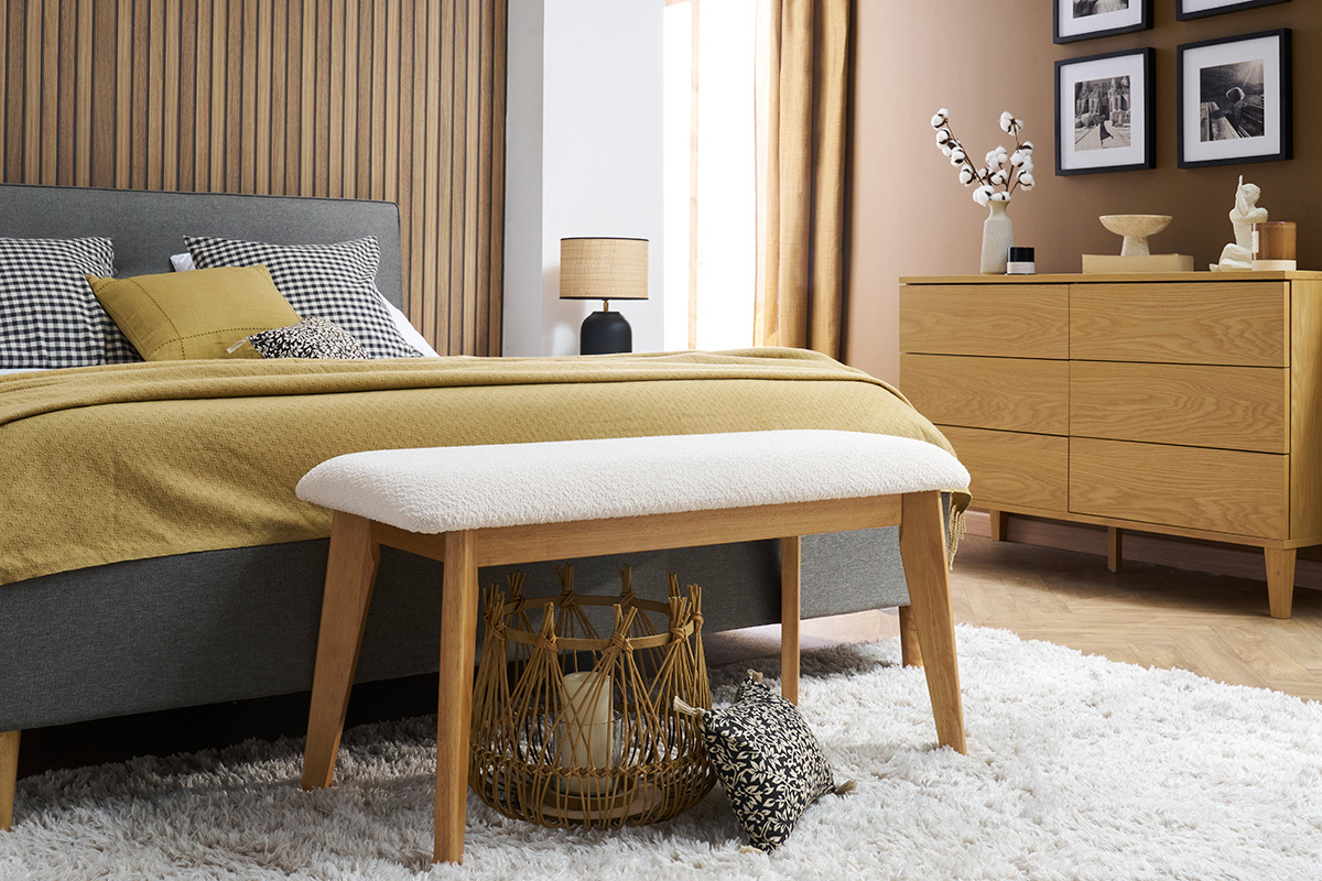 Banc scandinave en tissu effet laine boucl�e blanc et bois clair L92 cm ELION
