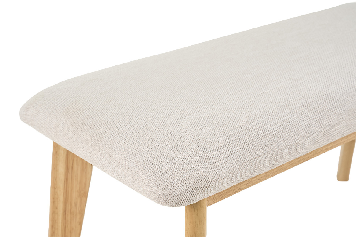 Banc scandinave beige en tissu effet velours, vue en angle avec pieds en bois clair.