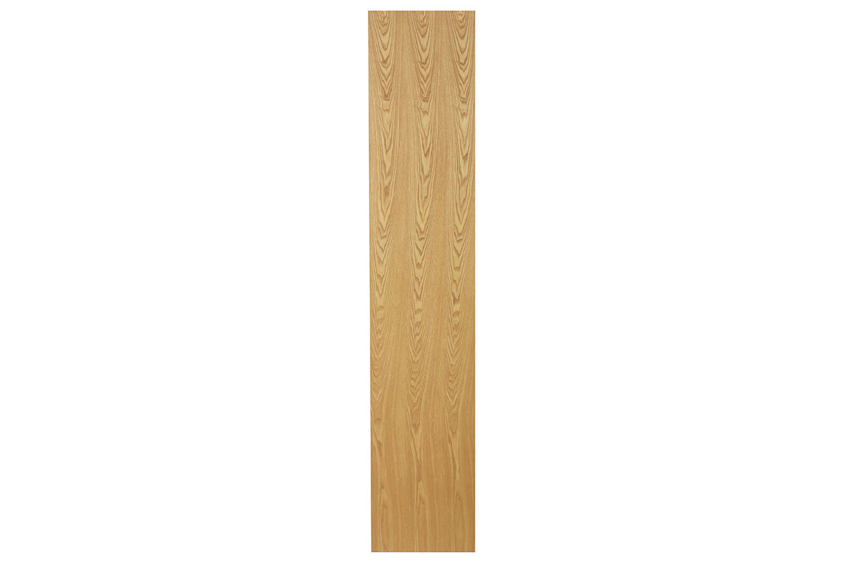 Panneau de bois clair, texture verticale, vue de profil.