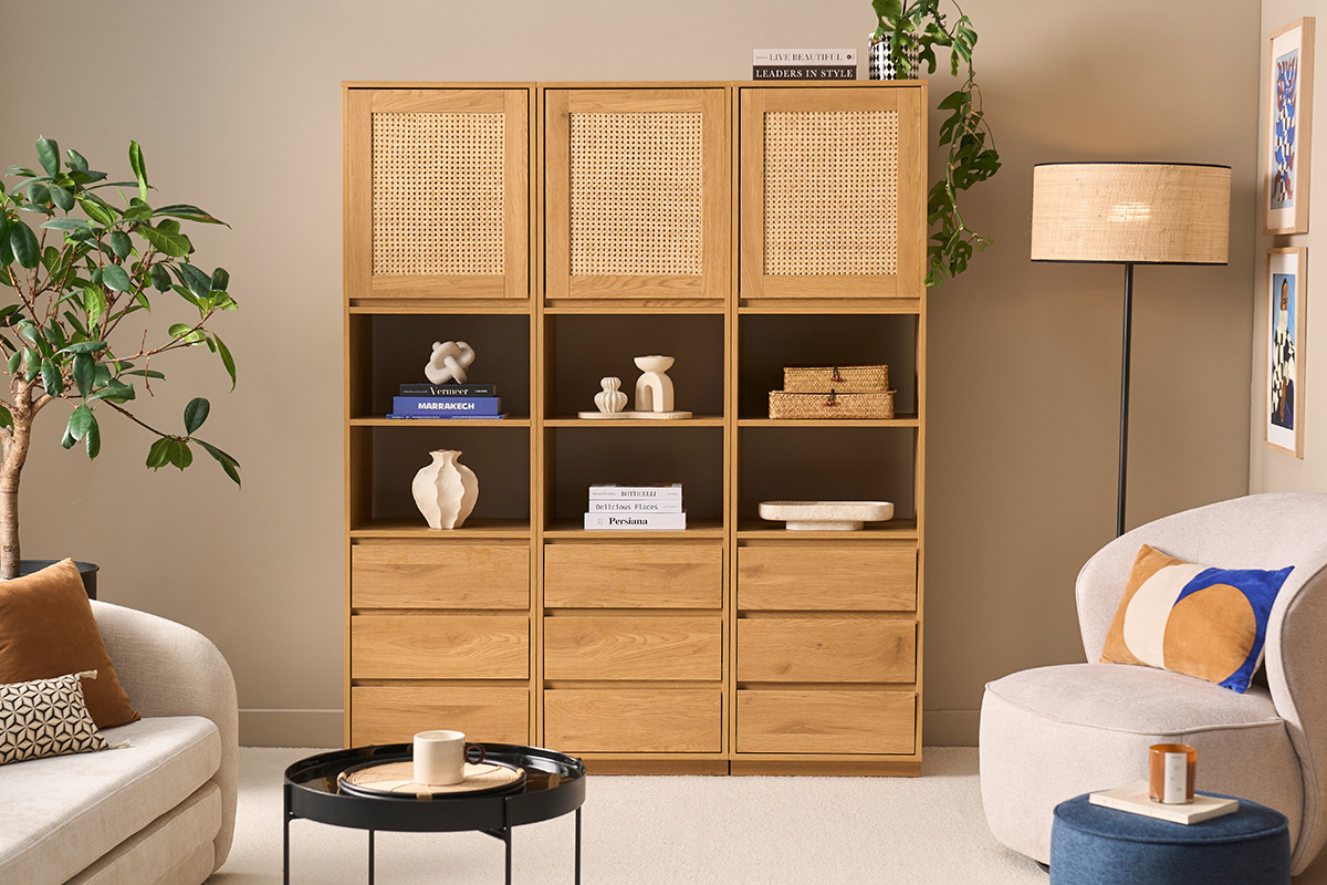 Biblioth�que �tag�re avec rangements finition bois clair ch�ne et cannage rotin L50 cm SEVILLE