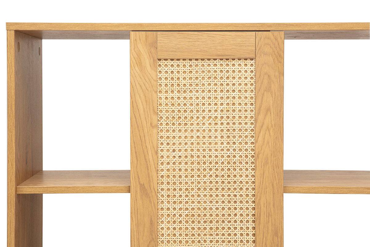 Biblioth�que s�paratrice ALICANTE avec rangements en finition bois clair ch�ne et cannage rotin, vue de face.