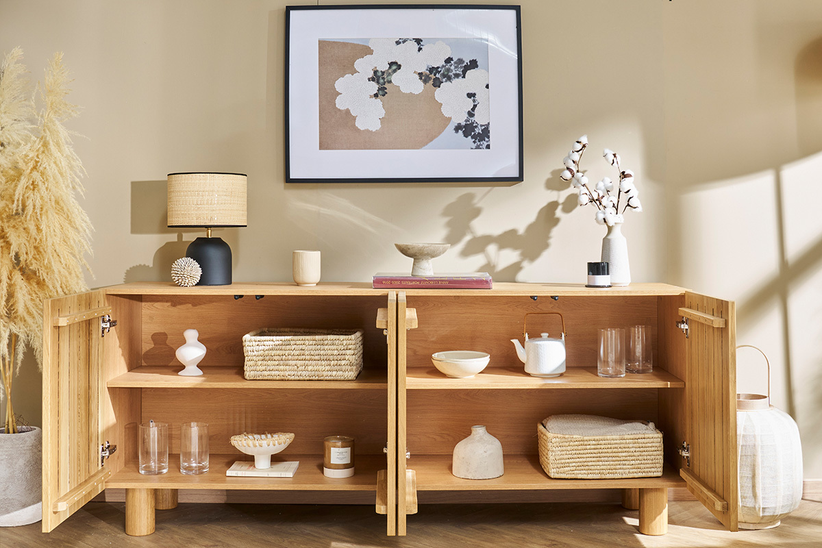 Buffet design en bois clair ch�ne massif grav� 4 portes L180 cm GOSHI
