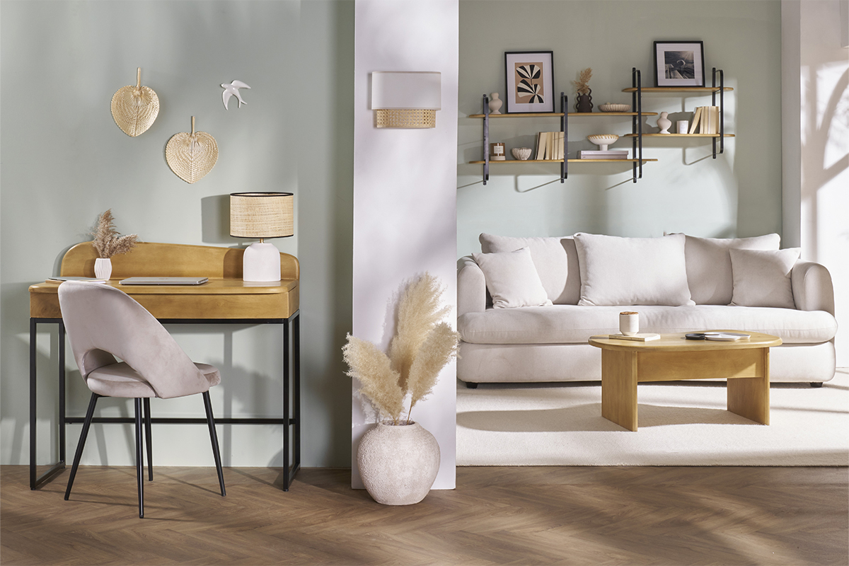 Bureau SHIVA en bois manguier avec chaise, lampe et d�cor, pi�ce lumineuse.