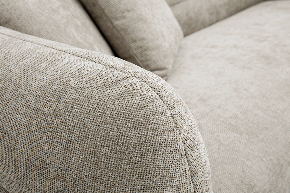 Gros plan d'un canap� beige en tissu effet velours textur�.