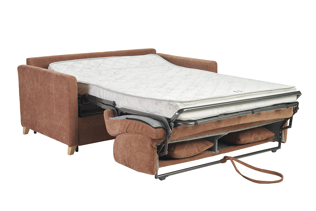 Canap� convertible en tissu terre br�l�e ouvert en position lit avec matelas visible.