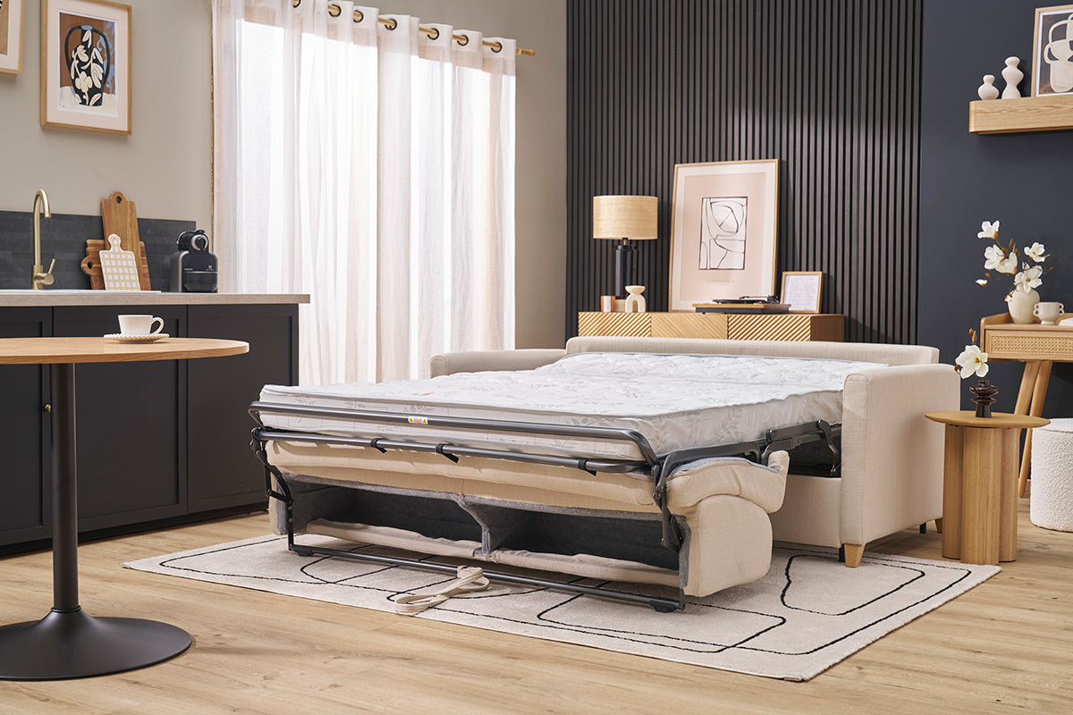 Canap� convertible 3 places en tissu beige et bois clair avec matelas 13 cm SKANDY