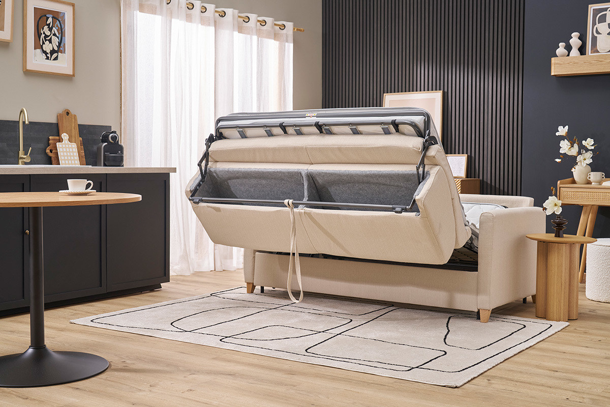 Canap� convertible 3 places en tissu beige et bois clair avec matelas 13 cm SKANDY