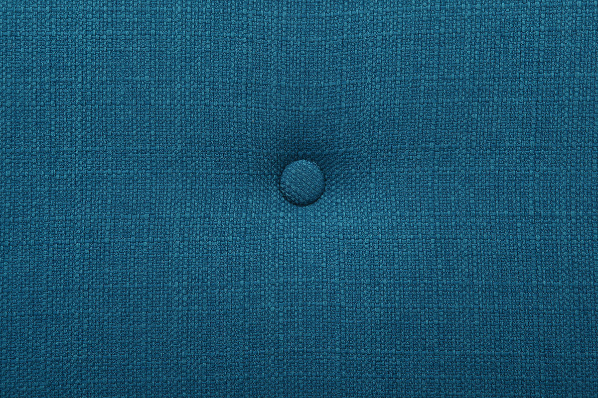 D�tail du tissu bleu canard du canap� convertible OSCAR avec bouton central