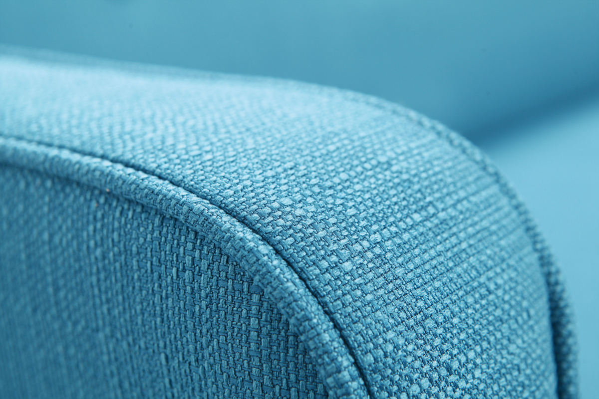 Gros plan sur le tissu bleu du canap� convertible scandinave ULLA.