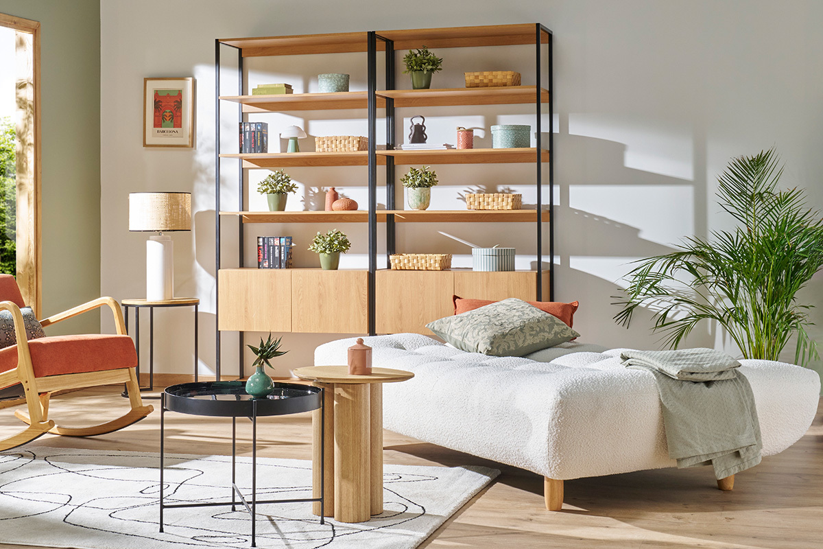 Canap� convertible scandinave 3 places en tissu effet laine boucl�e blanc et bois clair YUMI