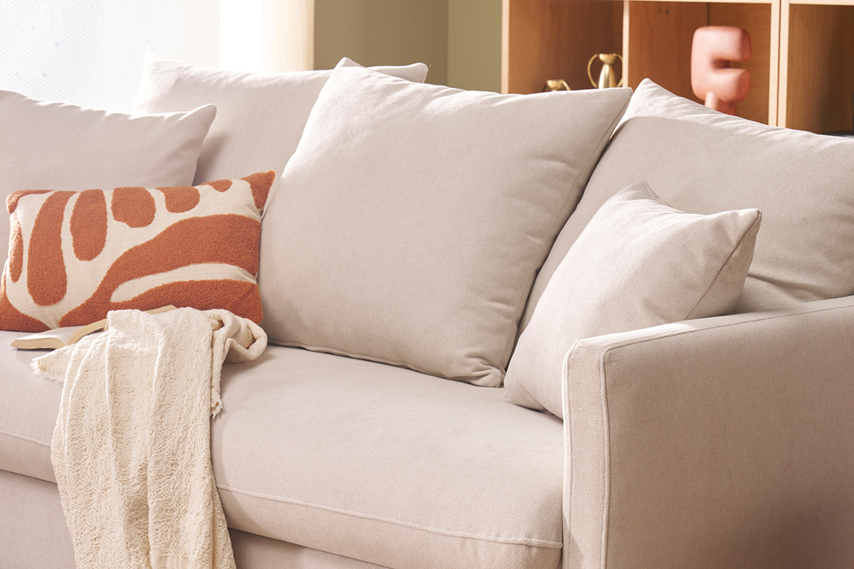 Canap� convertible scandinave 3 places en tissu effet velours beige et bois clair LOUISE