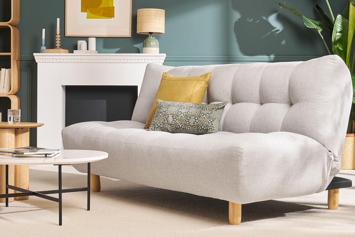 Canap� convertible scandinave 3 places en tissu gris clair et bois clair YUMI