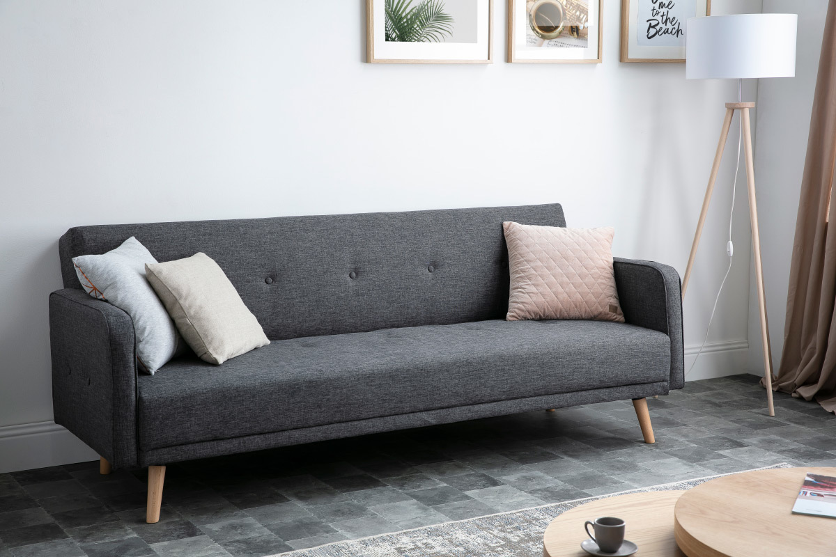 Canap� convertible scandinave 3 places en tissu gris fonc� et bois clair ULLA