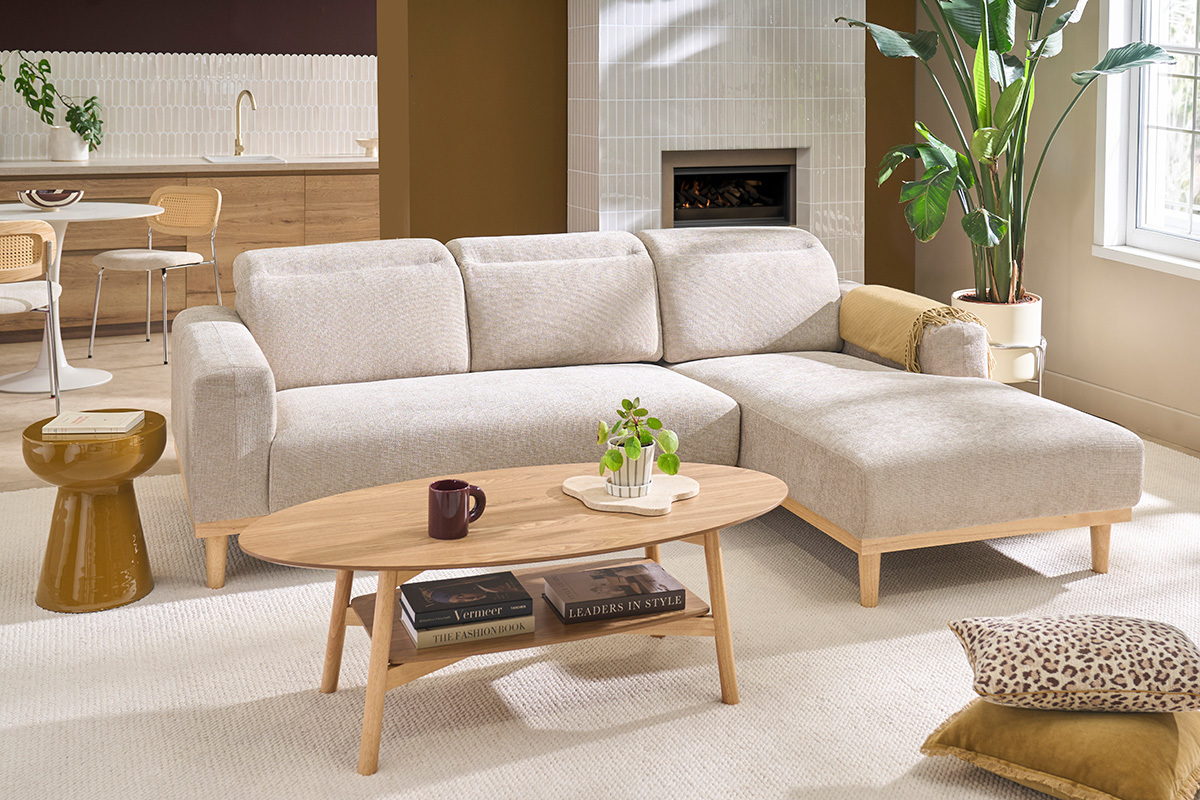 Canap� d'angle droit 3 places avec t�ti�res ajustables en tissu effet velours textur� beige et bois clair HORACIO