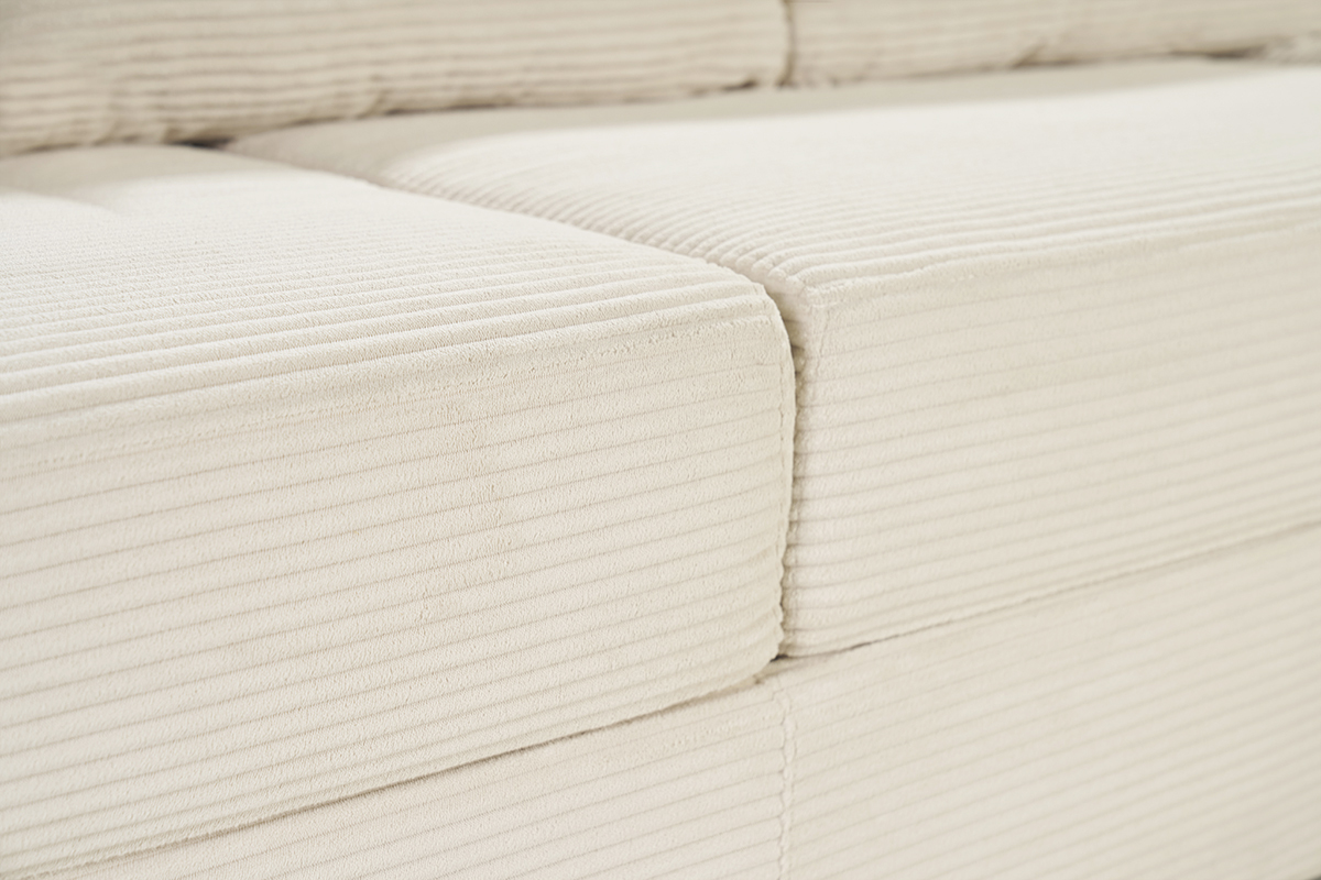 Gros plan sur le tissu velours c�tel� beige du canap� d'angle convertible BACIO.