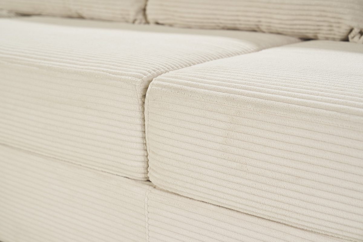 Gros plan sur le tissu velours c�tel� beige d'un canap�.