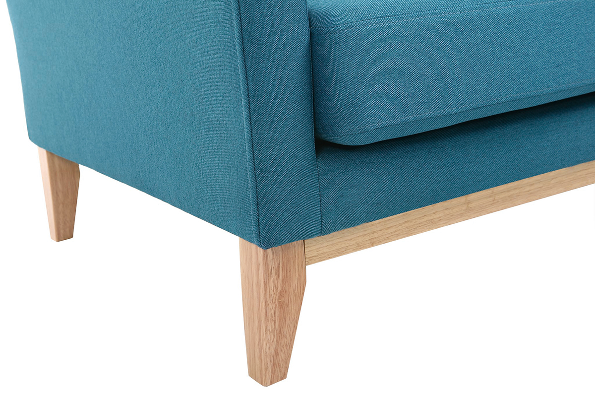 D�tail du pied en bois clair et tissu bleu canard du canap� d'angle OSLO.