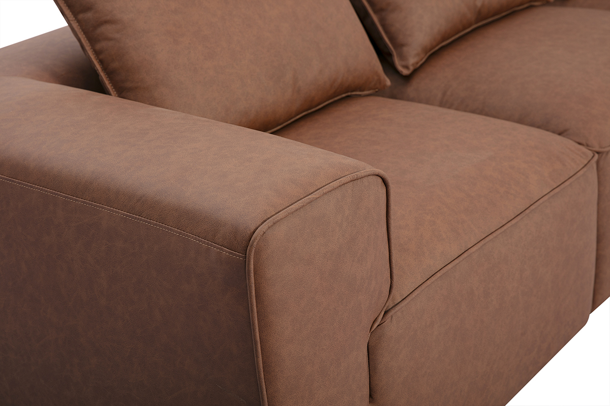D�tail d'un canap� modulable 5 places en cuir marron FERGUS, vue rapproch�e