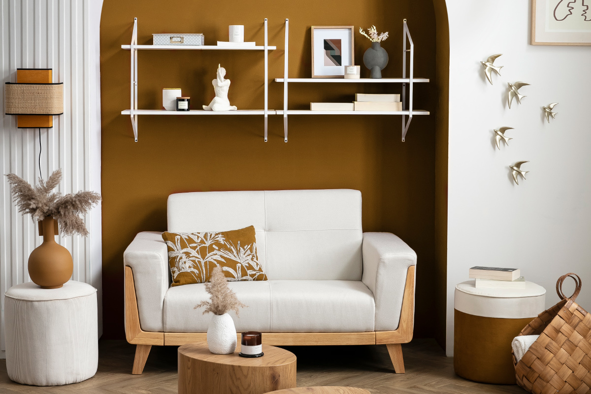 Canap� scandinave 2 places en tissu effet velours blanc cass� et bois clair FJORD