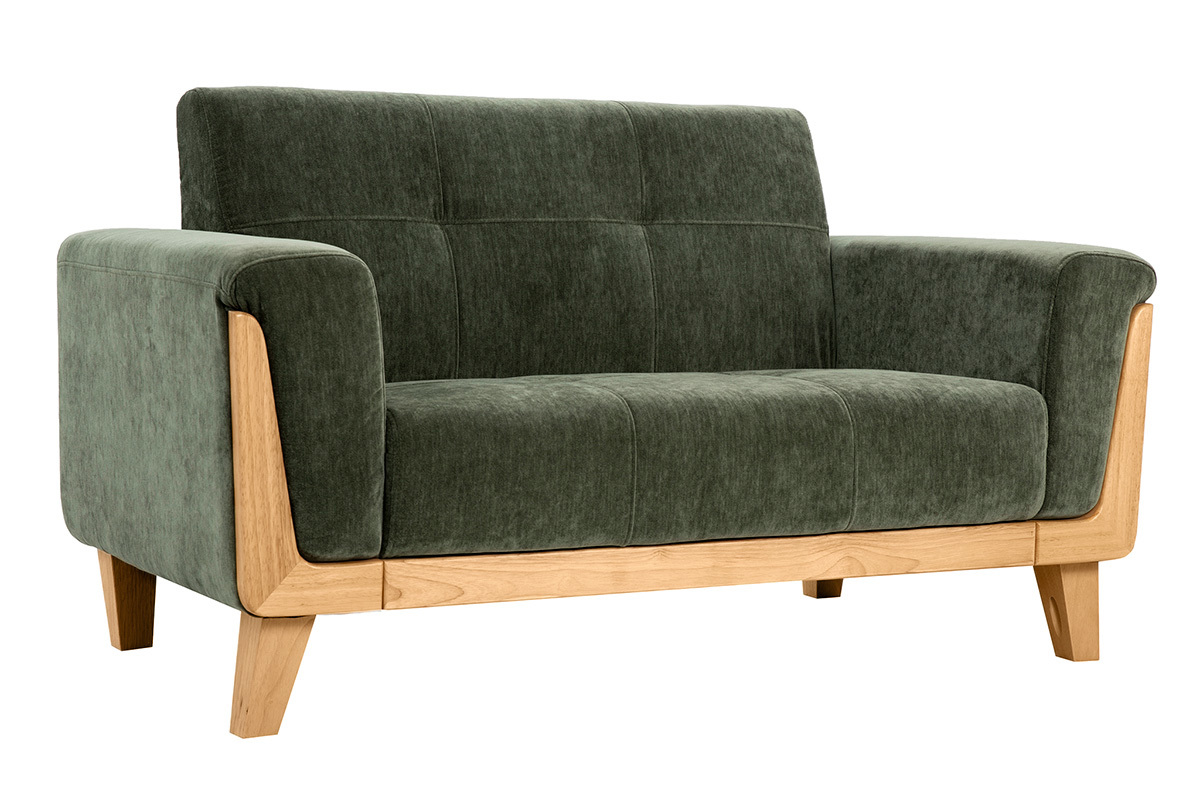 Canap� scandinave 2 places en tissu vert kaki et bois clair, vue de trois quarts.