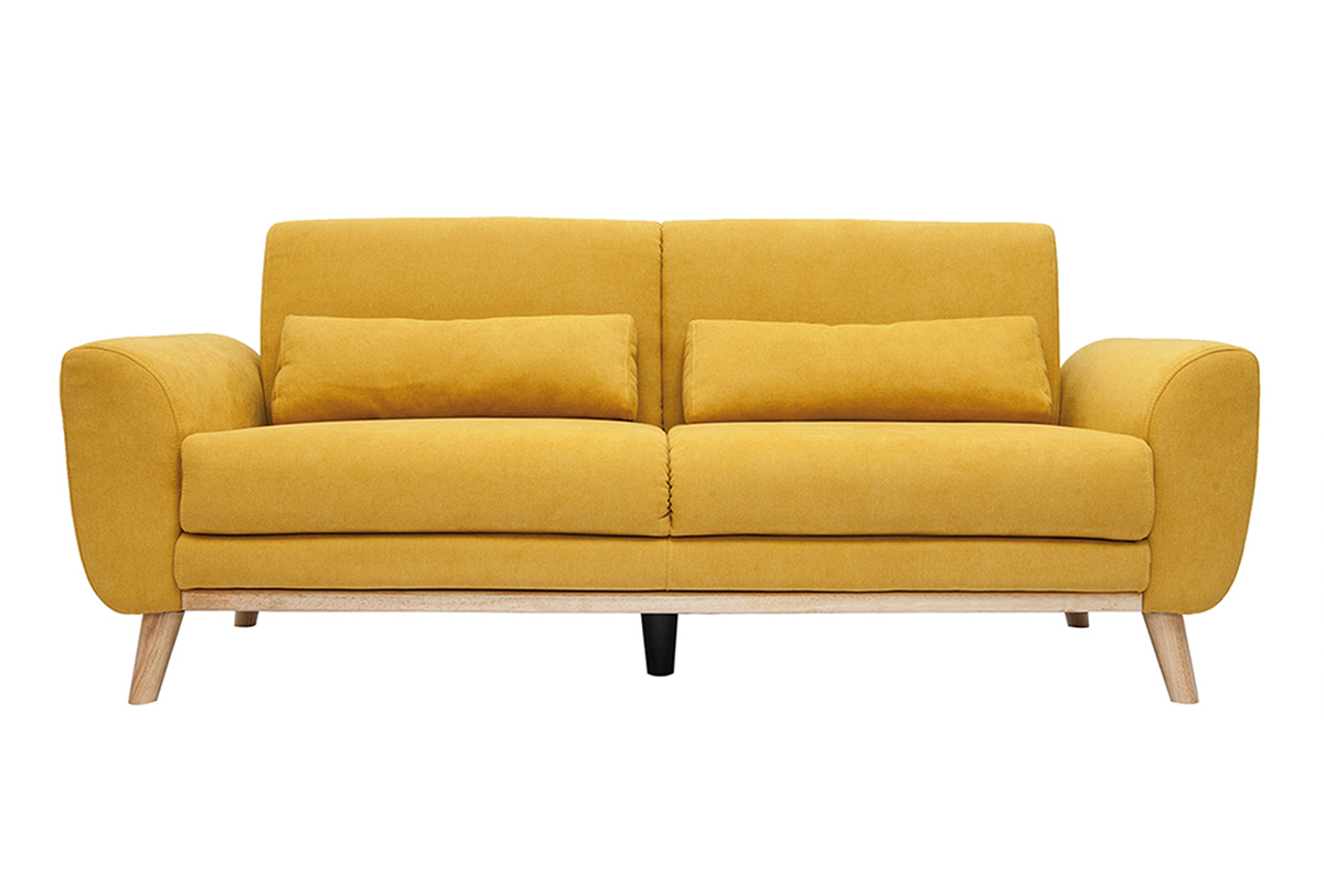 Canap� scandinave 3 places en velours jaune moutarde, vue de face, avec deux coussins d'appoint.
