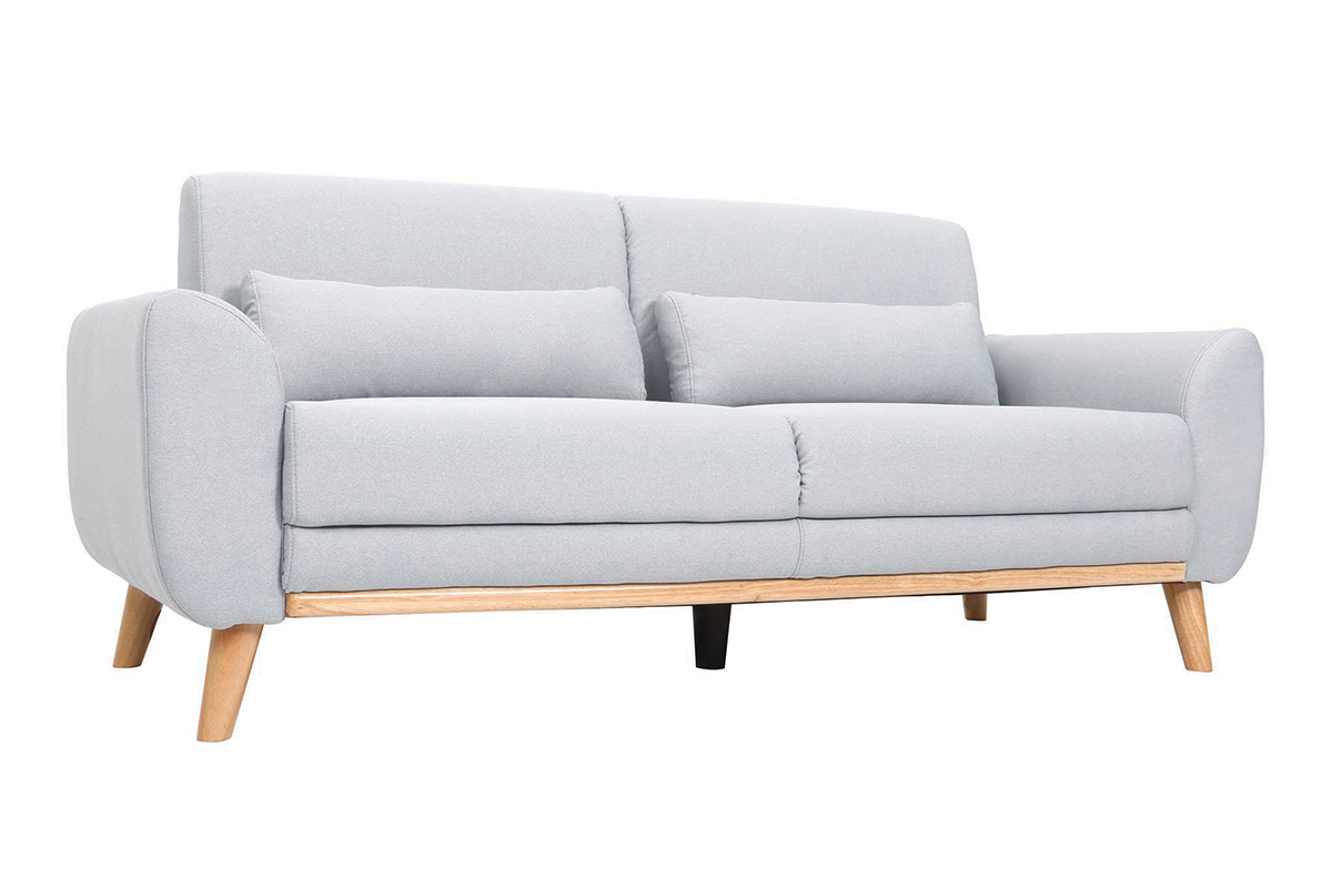 Canap� scandinave 3 places en tissu gris clair avec pieds en bois, vue de 3/4.