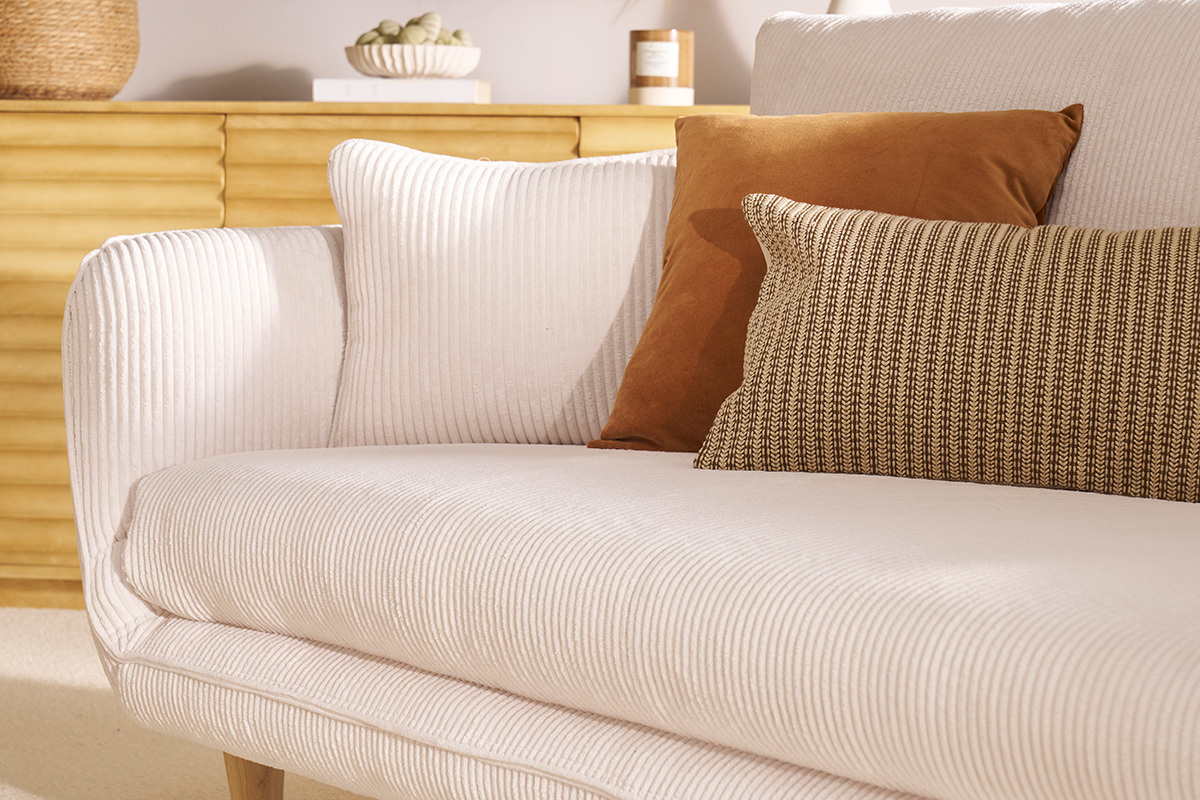 Canap� scandinave 3 places en tissu velours c�tel� �cru et bois clair CREEP