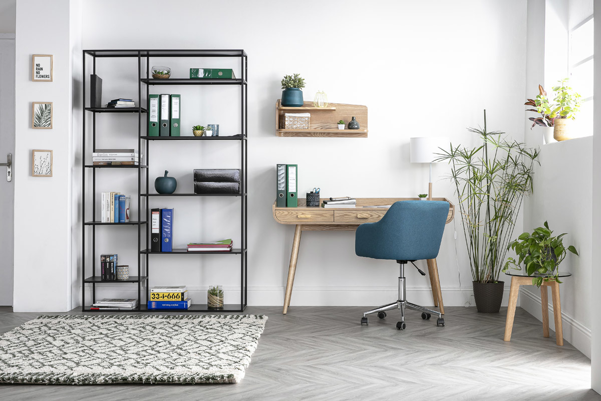 Chaise de bureau � roulettes capitonn�e en tissu bleu canard et acier chrom� BALTIK