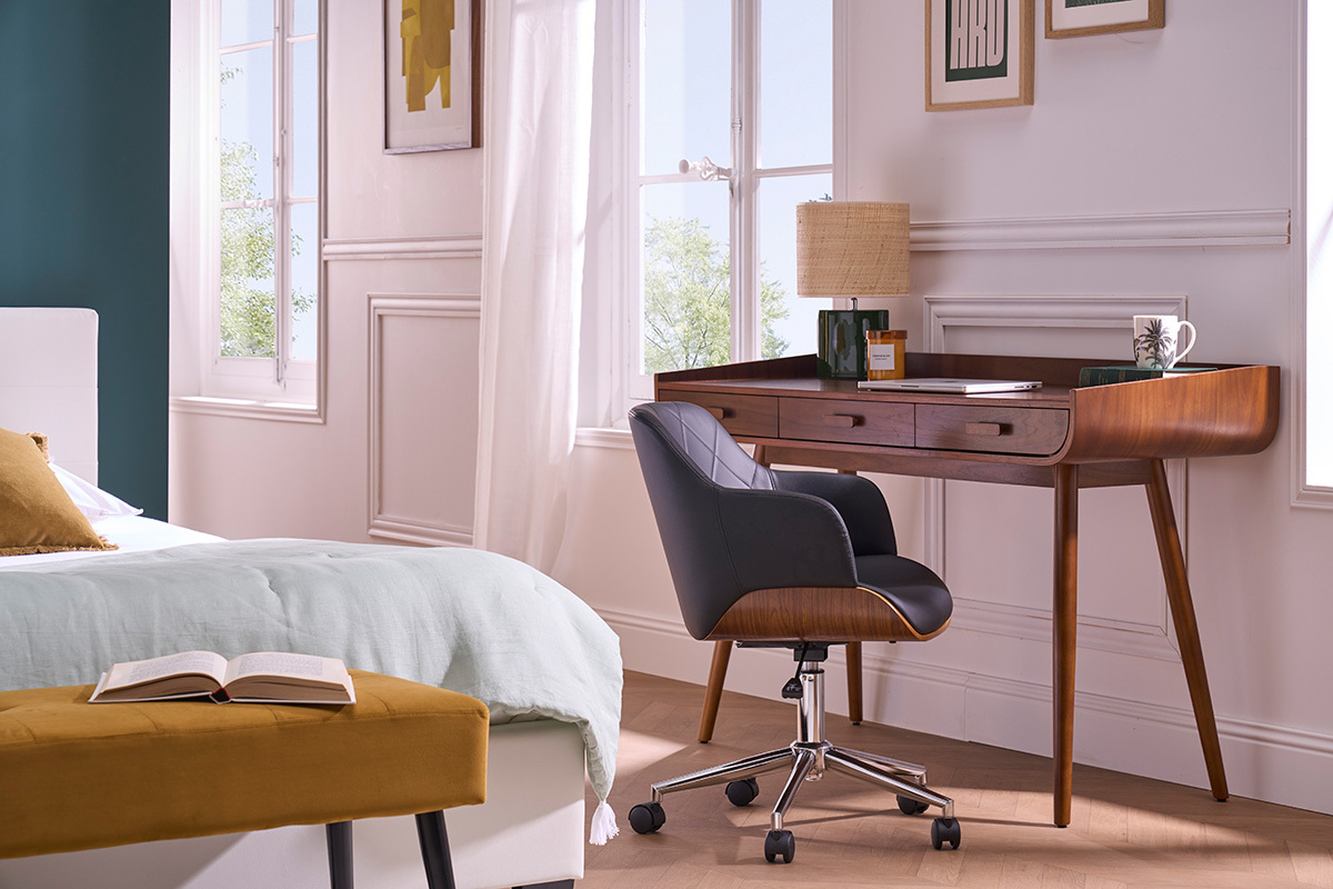 Chaise de bureau � roulettes design noir, bois fonc� noyer et acier chrom� SANDRO