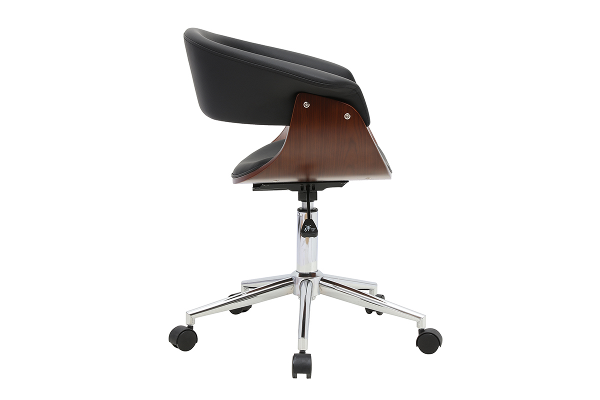 Chaise de bureau OKTAV de profil, bois fonc� et rev�tement noir, sur roulettes avec pied chrom�.