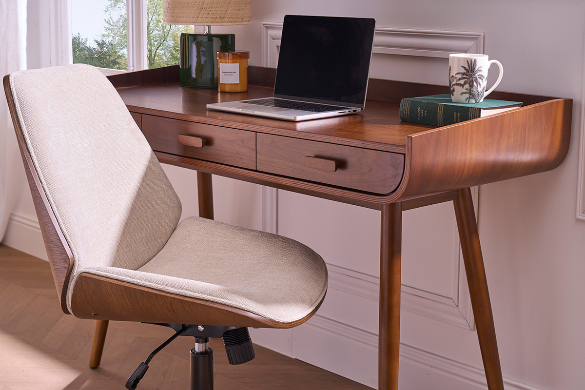 Chaise de bureau � roulettes en bois et tissu effet velours textur� beige DOUGLAS