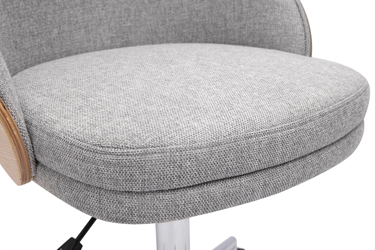 Chaise de bureau TUCSON en tissu gris avec accoudoir en bois et base chrom�e, vue de pr�s.
