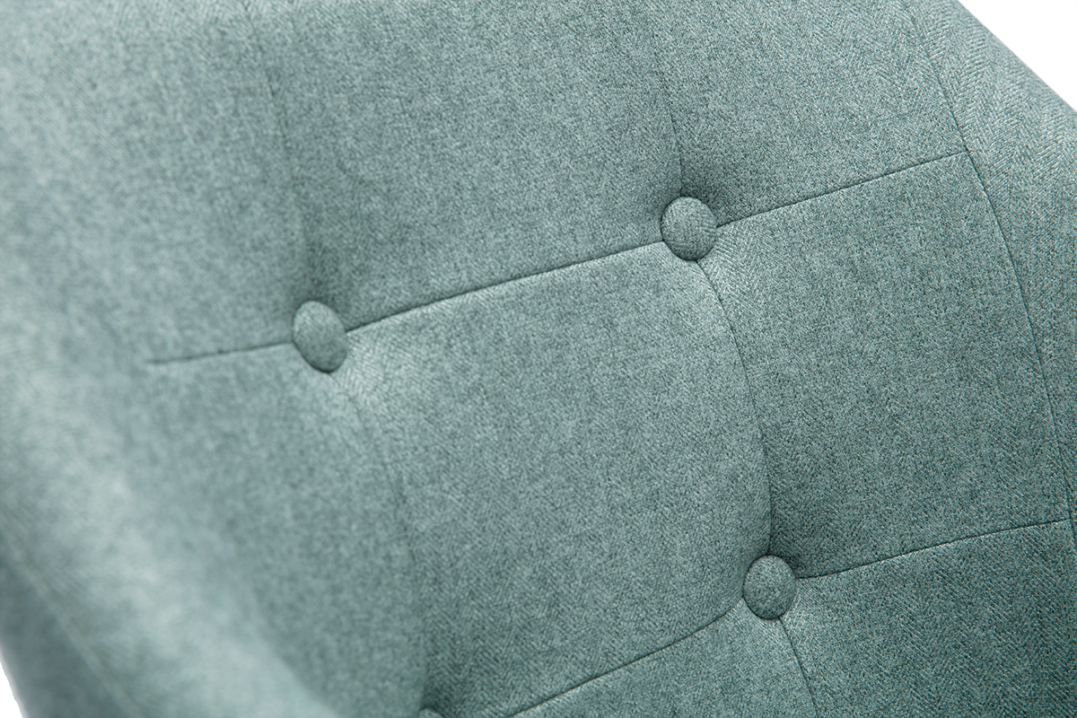 Gros plan sur le tissu effet velours textur� vert de gris d'une chaise capitonn�e.