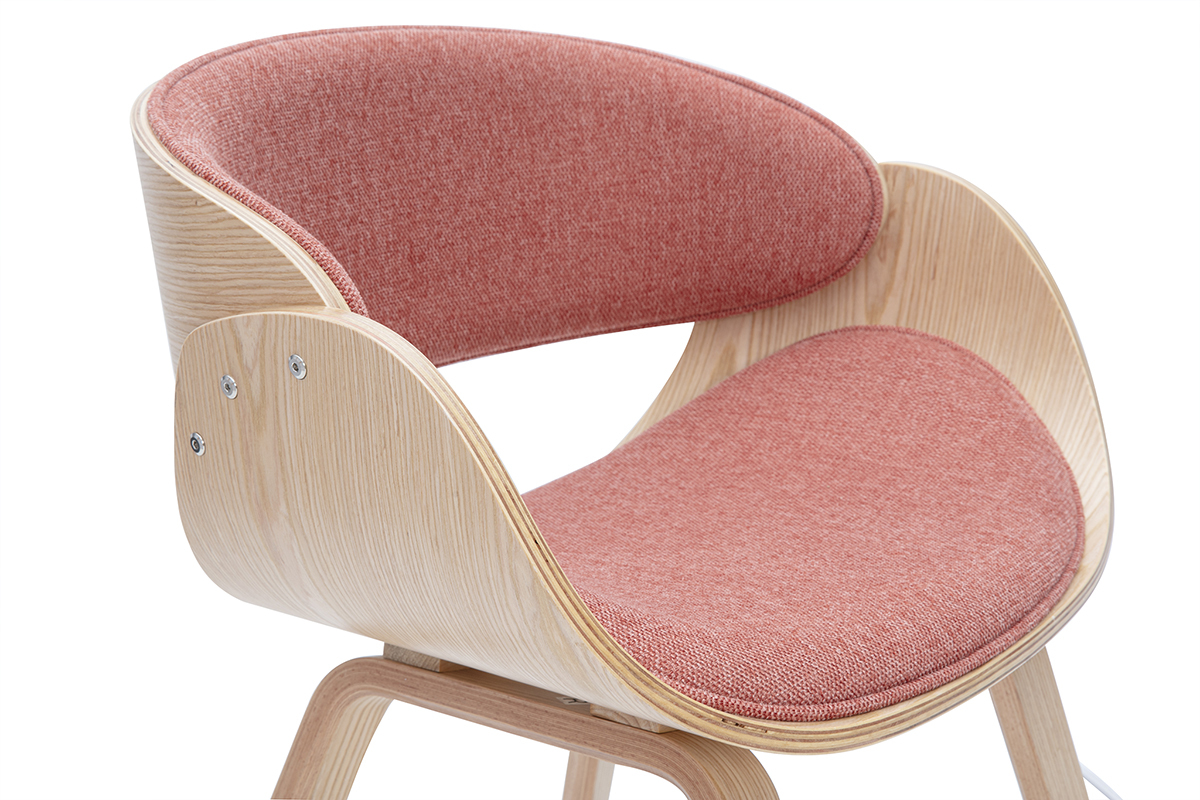 Zoom sur chaise BENT en bois clair avec tissu effet velours textur� terracotta