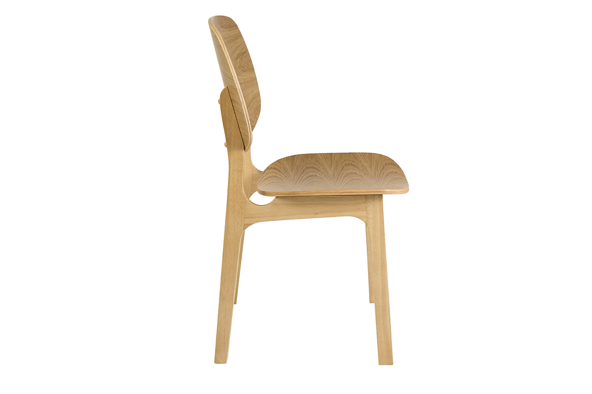 Chaise en bois clair fr�ne vue de profil, design scandinave, assise large et dossier galb�.
