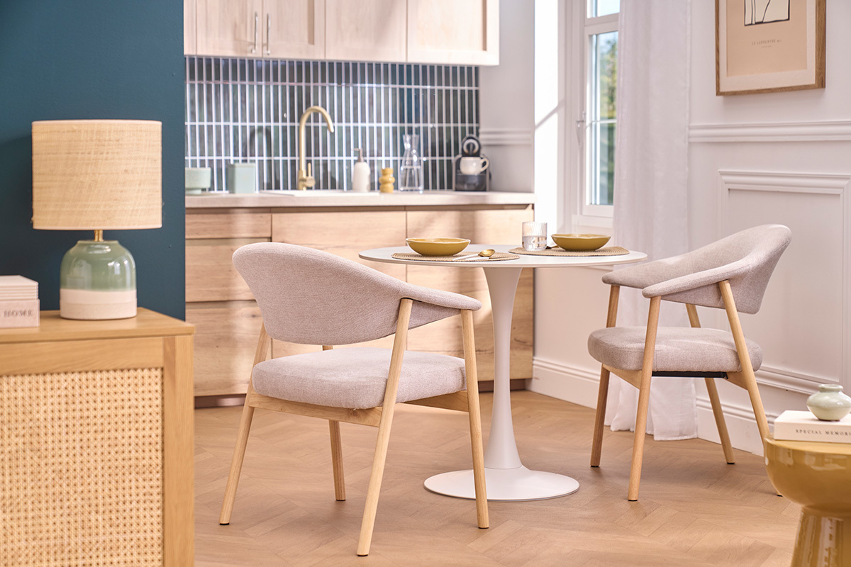 Chaises en tissu effet velours textur� beige et bois clair (lot de 2) GIULIA