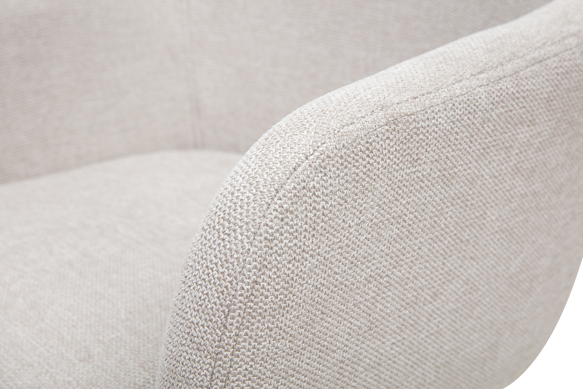 Gros plan sur le tissu beige effet velours textur� d'une chaise AMIKA.