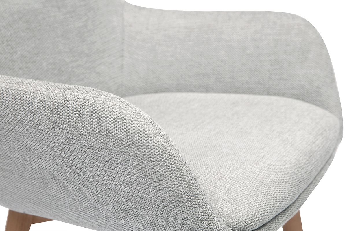 D�tail chaise ALESS tissu effet velours gris clair, accoudoir et assise.