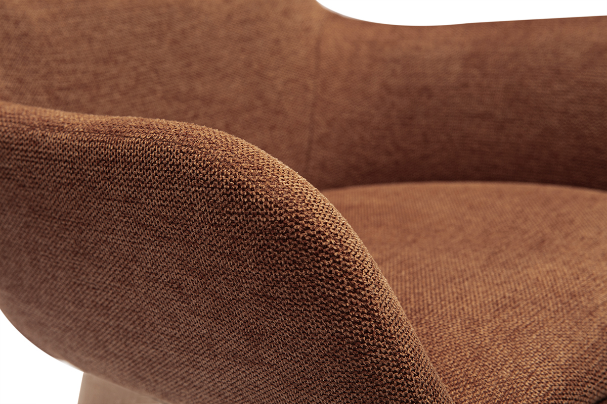 D�tail du tissu velours textur� terre br�l�e d'une chaise ALESS.