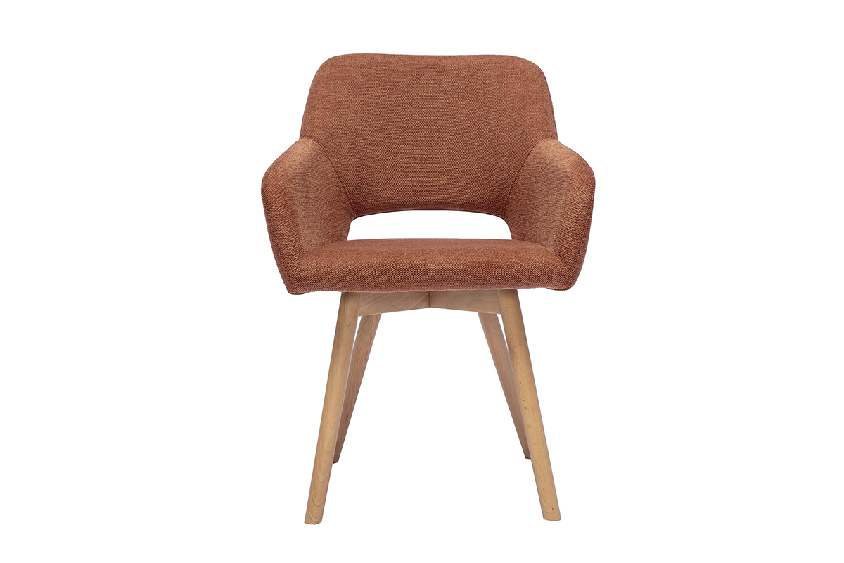 Chaise en tissu effet velours textur� terre br�l�e avec accoudoirs et pieds en bois clair, vue de face.
