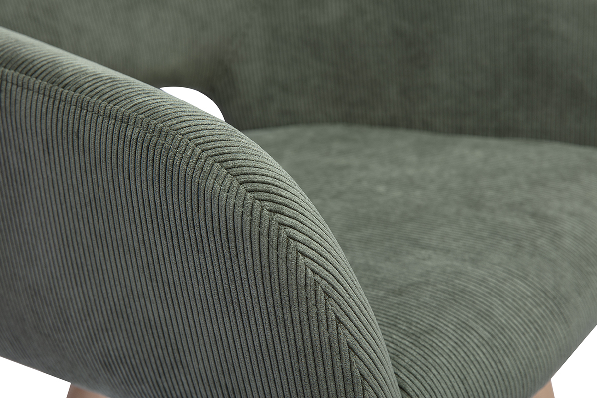 D�tail d'une chaise en tissu velours c�tel� vert kaki, vue de pr�s, montrant l'assise et le dossier.