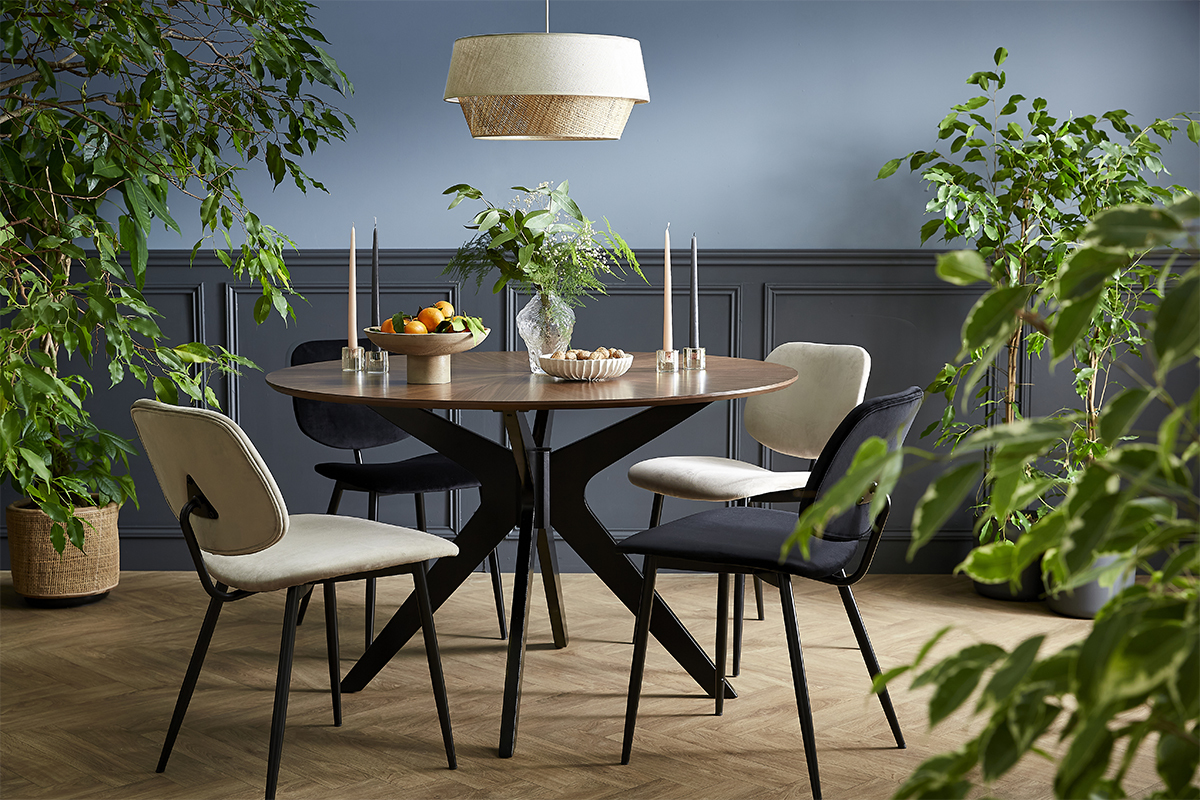 Chaises noires en tissu velours et m�tal (lot de 2) TOBIAS