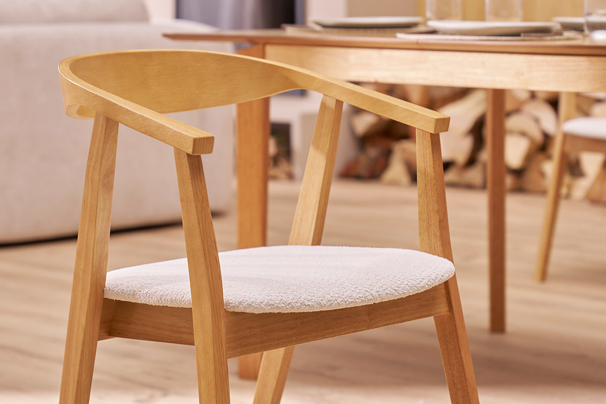 Chaises scandinaves bois clair et tissu effet laine boucl�e blanc (lot de 2) BAHIA